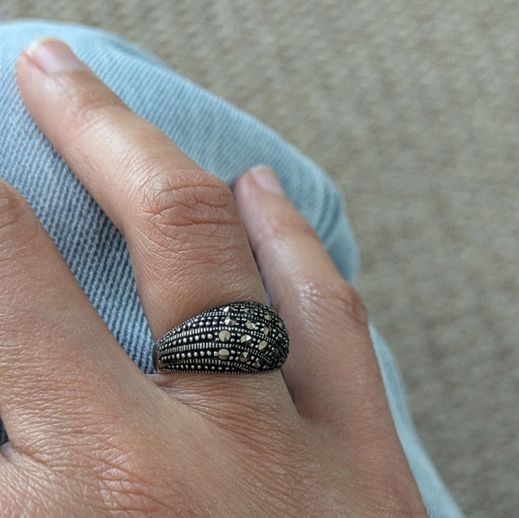 Sparkling Silver Marcasite Cortail Ring size 5 - Picture 10 of 11